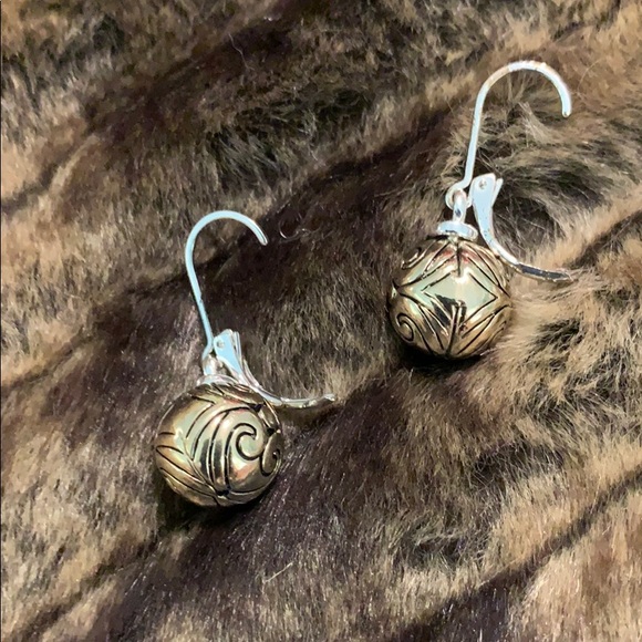 💜💜💜 3/$30 Fashionable lever back earrings! Nice weight #A363 - Picture 2 of 6